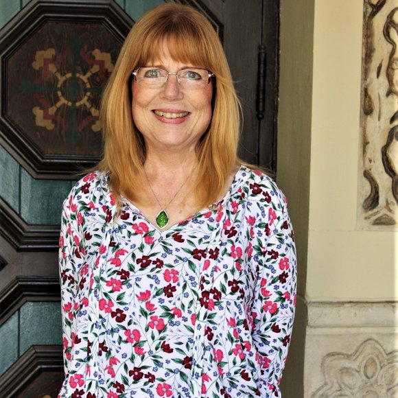 Meet your Posher, Debra - Picture 1 of 1